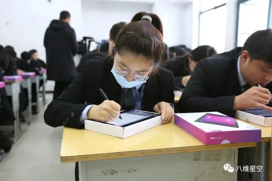 八維教育培訓(xùn)學(xué)校學(xué)生學(xué)習(xí)