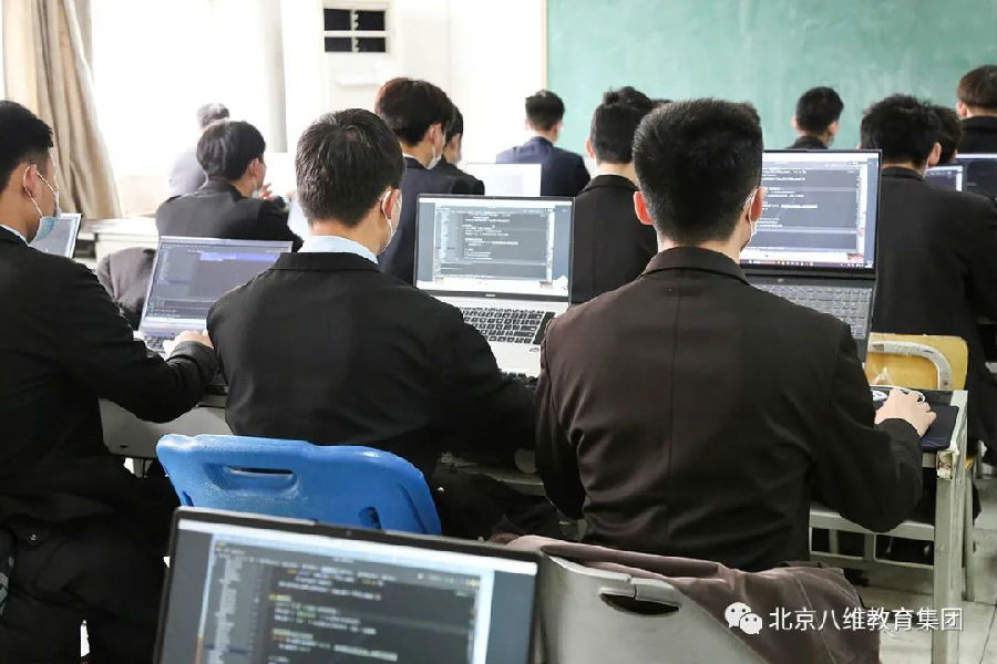 5G智能化時代八維教育打造萬物互聯(lián)風口新領(lǐng)域技能人才