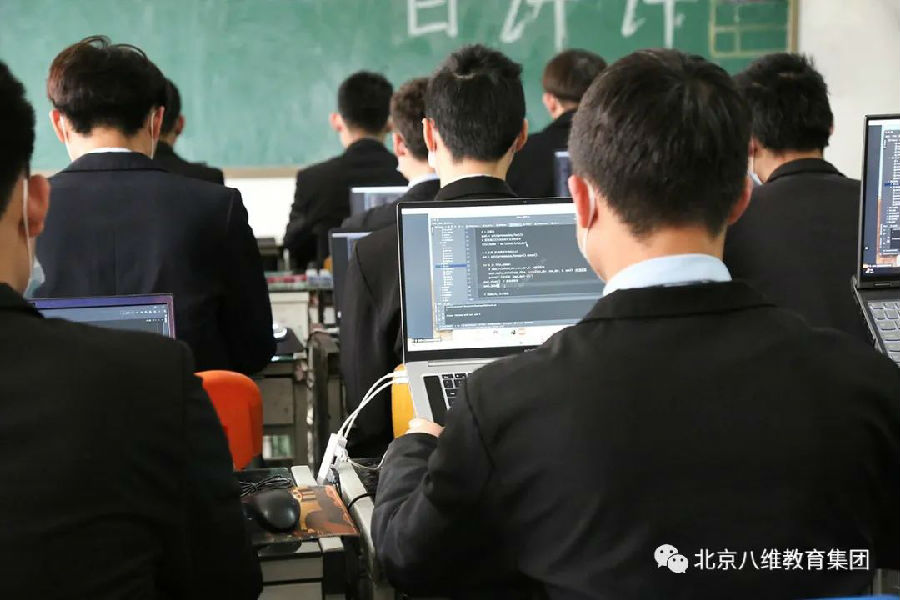 5G智能化時代八維教育打造萬物互聯(lián)風口新領(lǐng)域技能人才