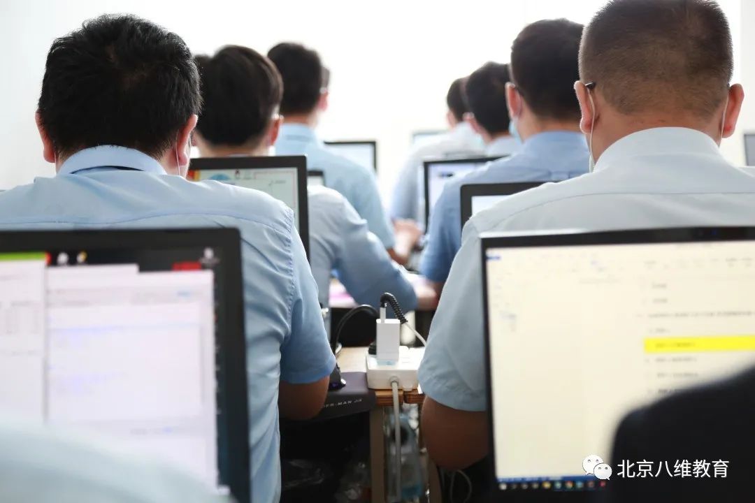 在八維教育培訓學校學哪些技術好就業(yè)
