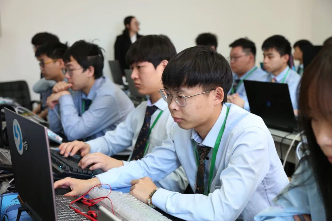 八維教育優化學校資源配置成就學子數據職場夢想