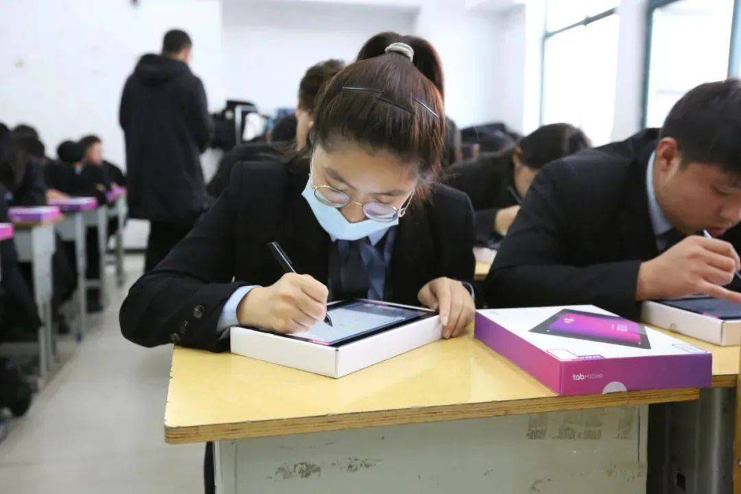 八維學校引領傳媒人才時尚潮流為學生深入傳媒領域提供就業機會