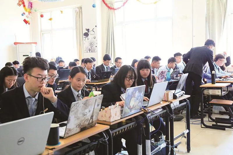 八維學校開啟教育智慧化時代培養學生行業技術能力需求