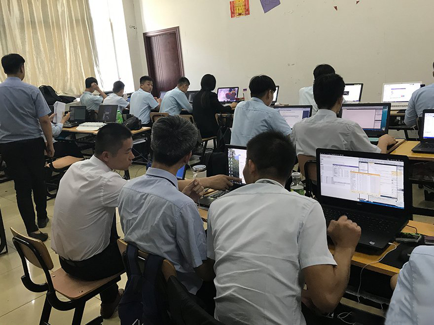 女生適合參加ui設(shè)計師培訓(xùn)課程嗎