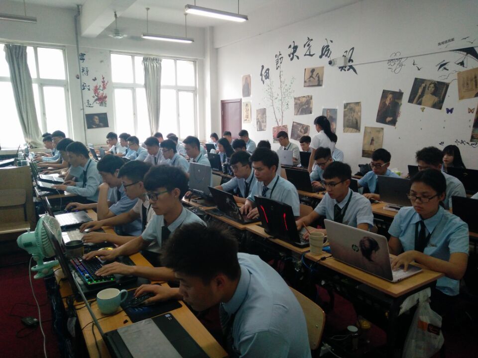 八維教育特色班級引領技術潮流塑造行業精英