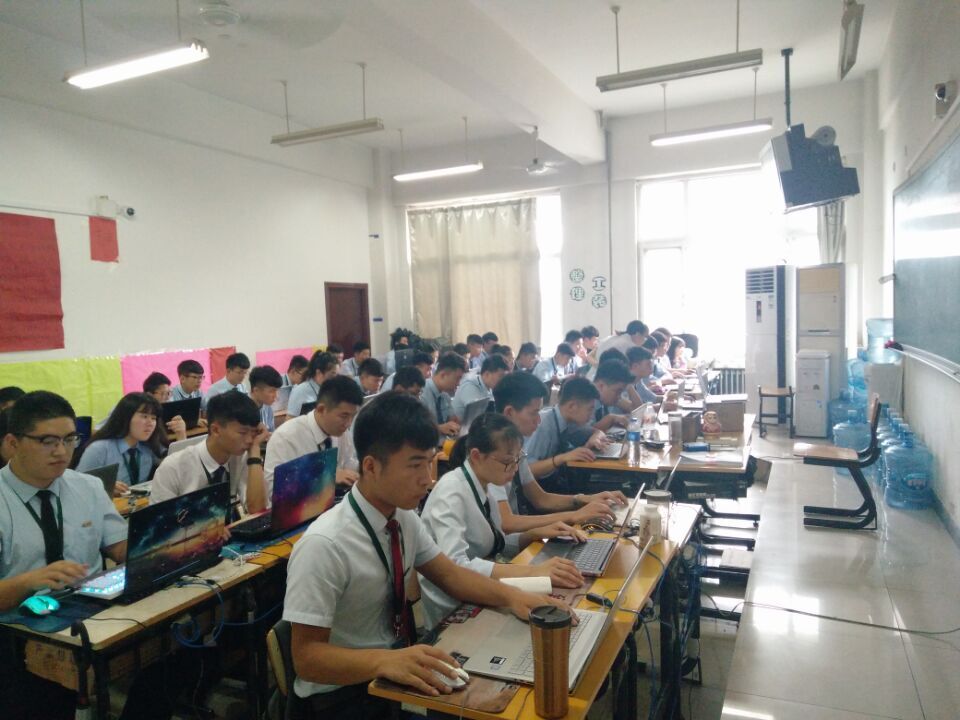 八維教育特色班級引領技術潮流塑造行業精英