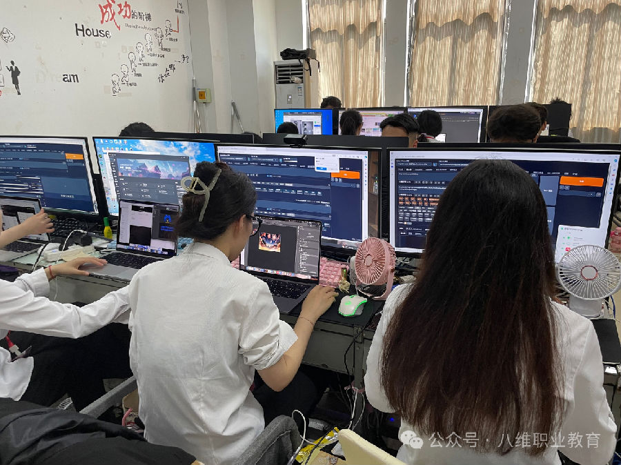 八維職業(yè)學校國際新媒體五天免費試聽課程開班