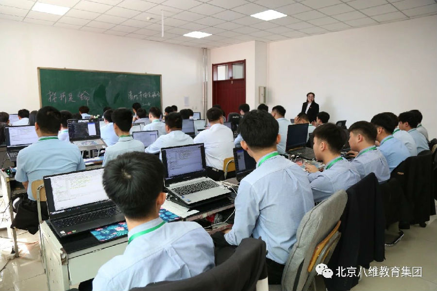 八維職業學校帶你了解java工程師適合女生嗎