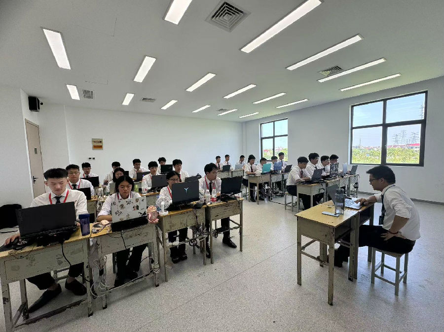 八維職業(yè)學(xué)校上海校區(qū)云計(jì)算7月份畢業(yè)班級喜報(bào)新鮮出爐