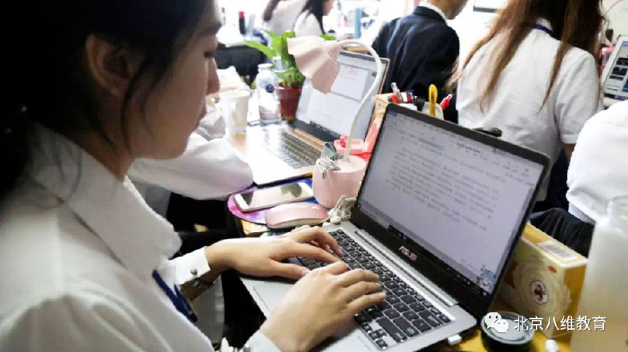 八維職業(yè)學(xué)校國(guó)際新媒體連續(xù)19個(gè)月百分百就業(yè)喜報(bào)來嘍～