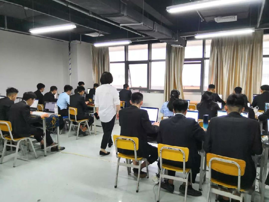 八維教育職業(yè)學校引領人工智能領域的創(chuàng)新教育塑造未來AI智能領袖