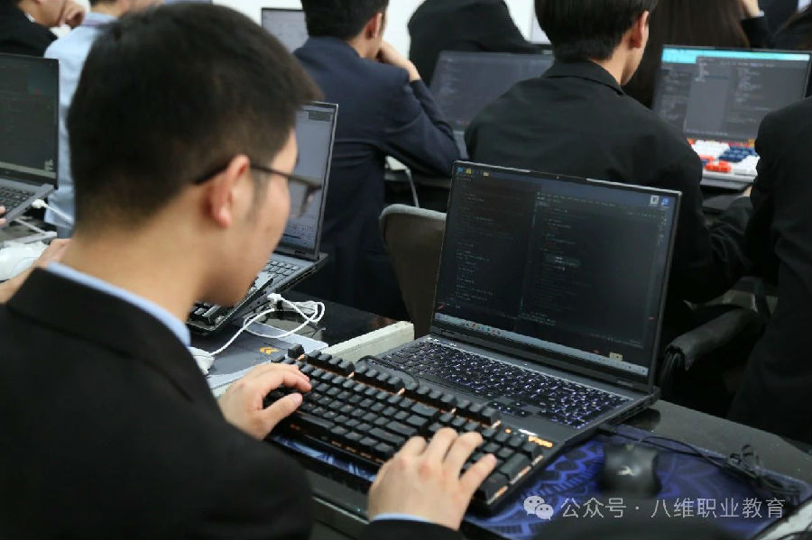 江蘇宿遷八維學校解鎖大學生數字技能開啟未來科技大門