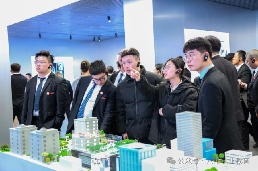 八維職業學校北京校區網絡工程專業工業機器人開新班啦