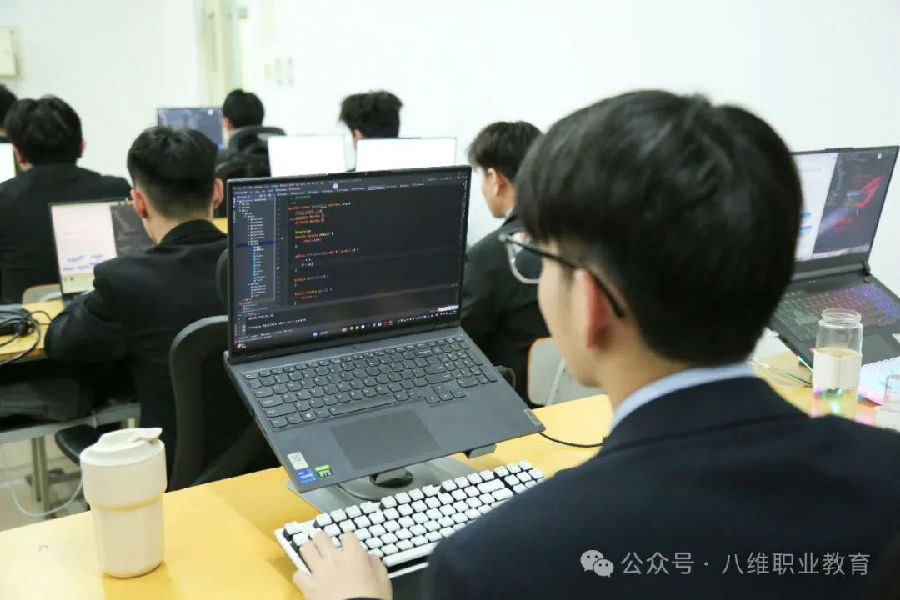 天津大數據培訓機構哪個口碑好推薦八維職業學校的理由