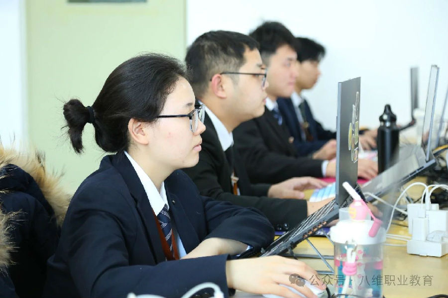 江蘇宿遷八維教育職業(yè)技能人才精英的集聚高地引領(lǐng)技能創(chuàng)新潮流