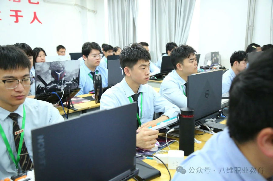 八維教育國際新媒體專業(yè)直播運營管理實戰(zhàn)班開課啦