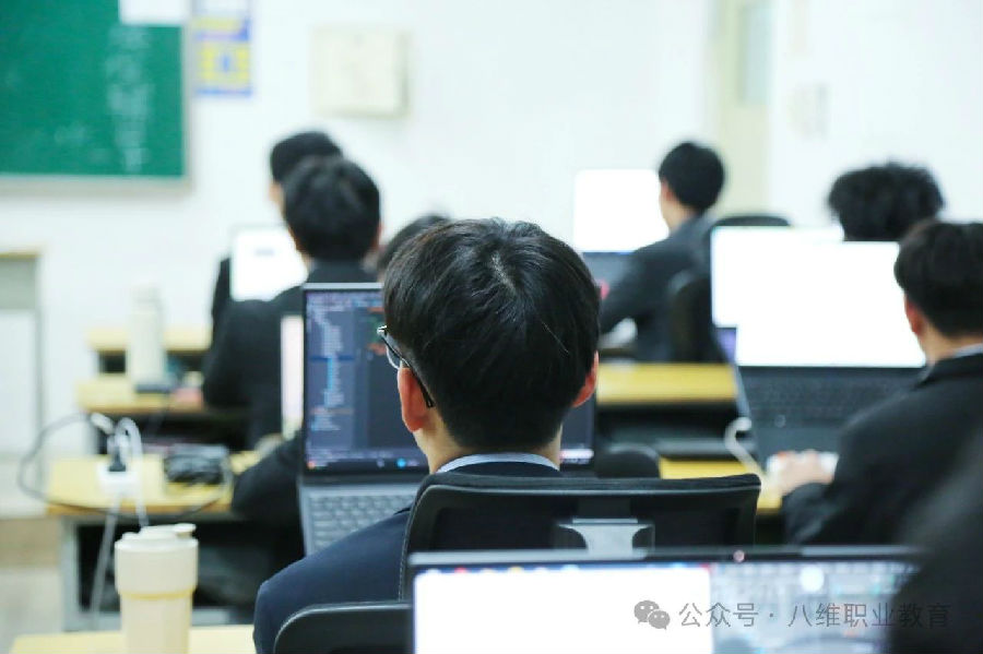 江蘇宿遷八維教育塑造頂尖數(shù)字人才引領(lǐng)科技潮流新紀(jì)元
