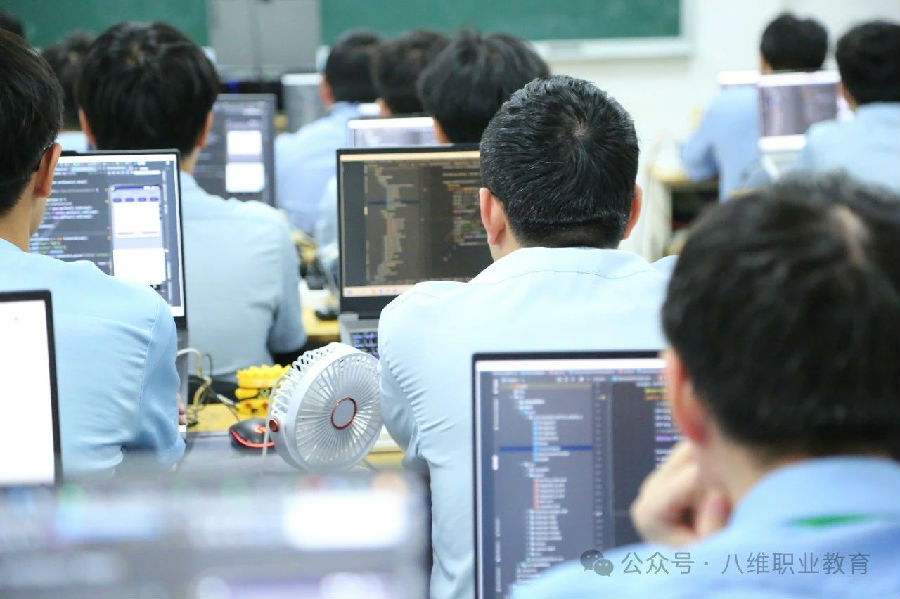 江蘇宿遷八維教育領(lǐng)航人工智能教育鑄就科技精英搖籃