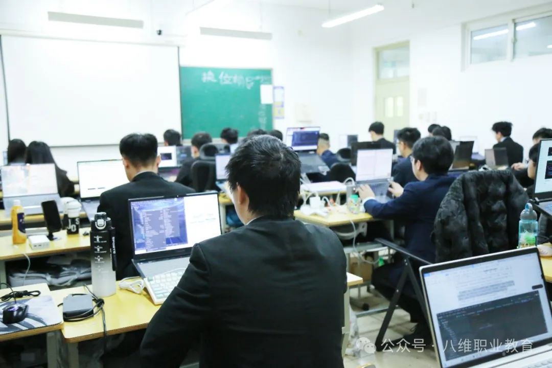 八維職業(yè)學(xué)校引領(lǐng)職業(yè)教育新風(fēng)尚打造頂尖技術(shù)人才搖籃