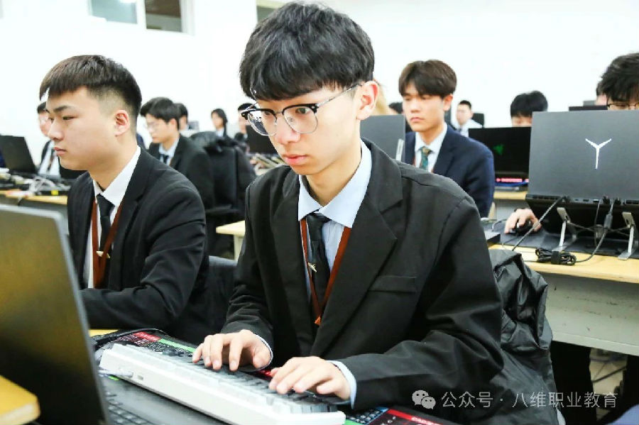 八維職業(yè)學(xué)校引領(lǐng)職業(yè)教育新風(fēng)尚打造頂尖技術(shù)人才搖籃