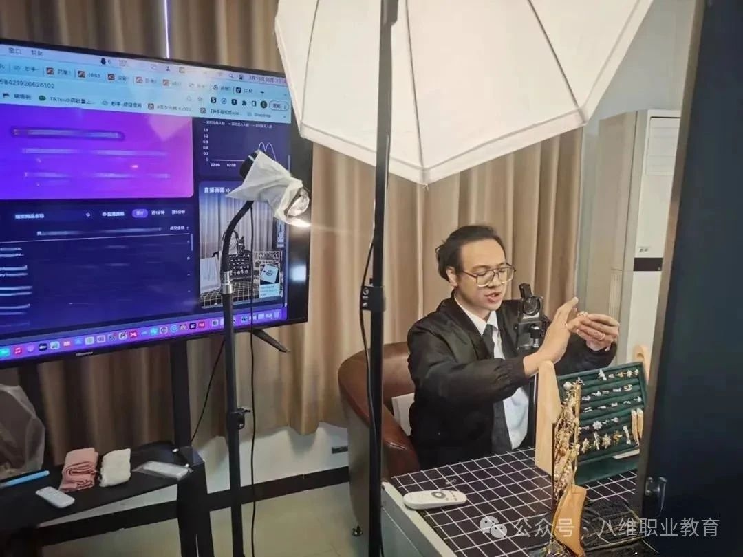 八維職業學校解鎖職業學校新篇章鍛造文科生多元化發展的璀璨舞臺