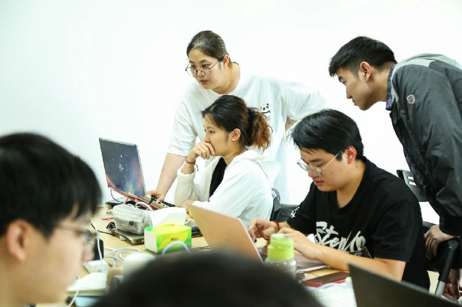 八維職業學校高職專科的精英搖籃鑄就職業精英的輝煌舞臺