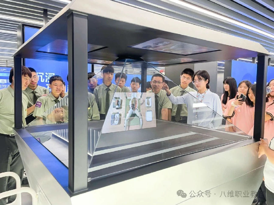 八維教育學(xué)子世界五百?gòu)?qiáng)企業(yè)研學(xué)紀(jì)實(shí)