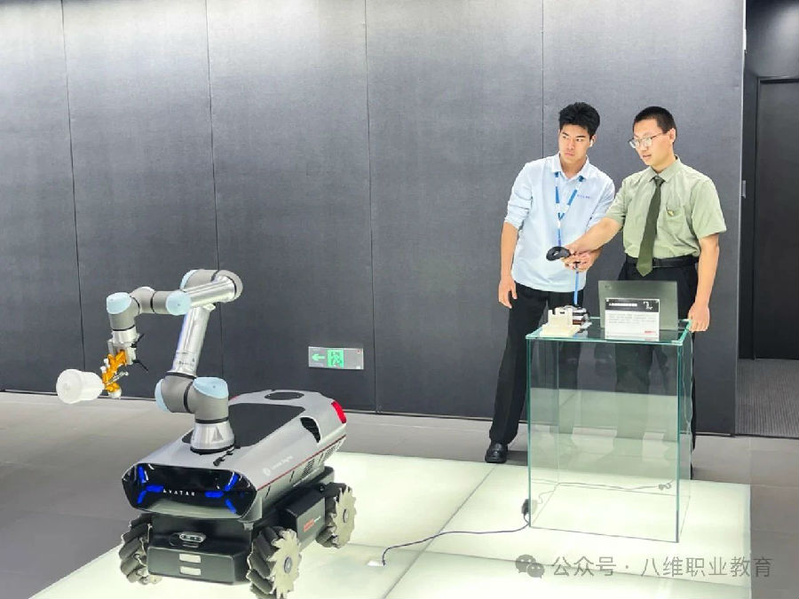 八維教育學(xué)子世界五百?gòu)?qiáng)企業(yè)研學(xué)紀(jì)實(shí)