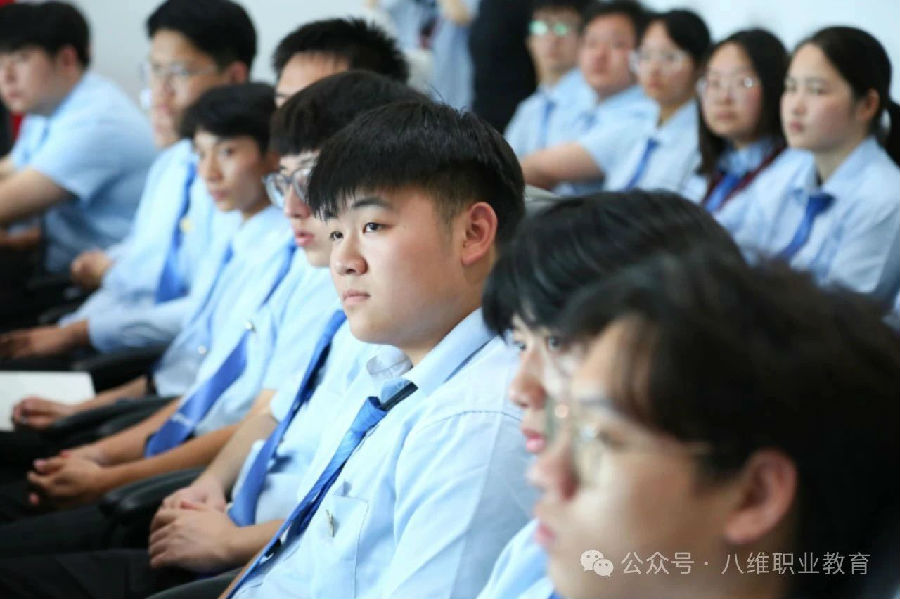 八維教育學(xué)子世界五百?gòu)?qiáng)企業(yè)研學(xué)紀(jì)實(shí)