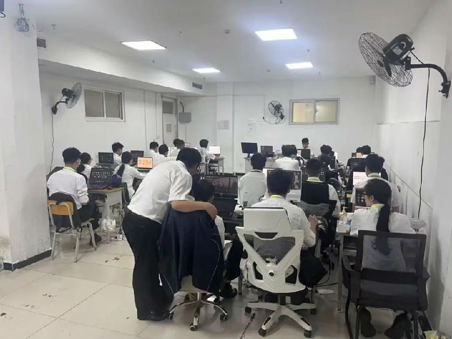 八維職業學校大數據專業風采綻放引領科技潮流解鎖就業薪動力