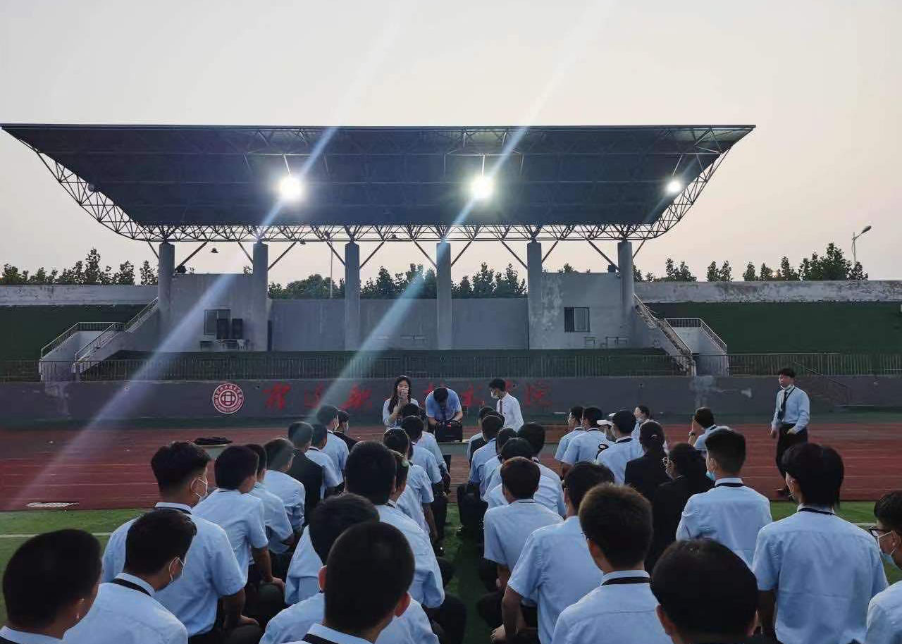 八維職業(yè)學校學子校園生活