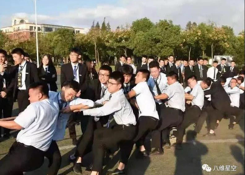 八維職業(yè)學校學子校園生活