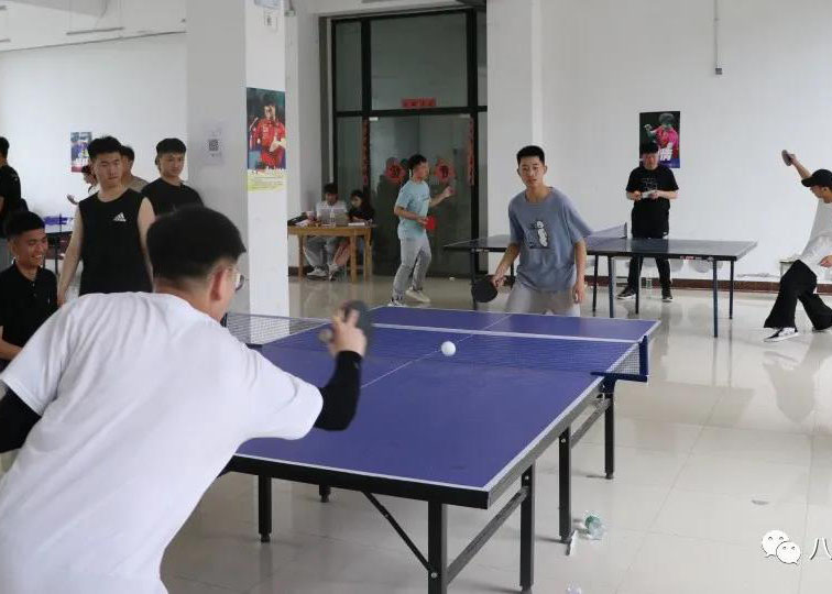 八維職業(yè)學校學子校園生活