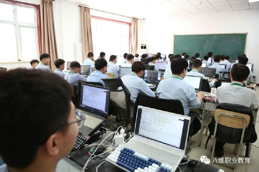 江蘇宿遷八維學校：數字技術人才搖籃，鑄就未來智慧精英！