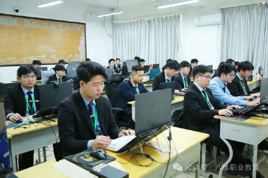江蘇宿遷八維學校：數字人才培育基地引領前沿科技潮流，助力學子掌握核心技能！