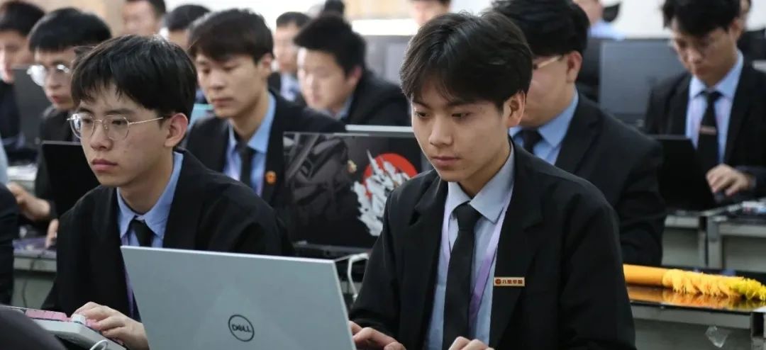 八維職業學校：云計算專業，開啟你的數字未來之旅！