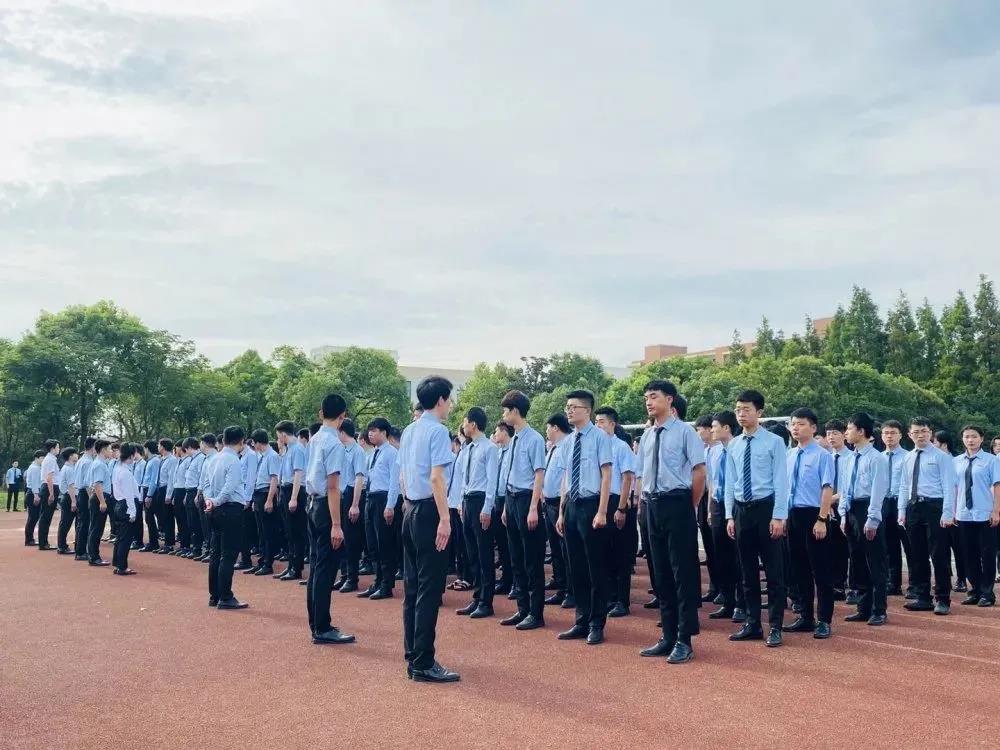 江蘇宿遷八維學(xué)校：大學(xué)生就業(yè)的金色橋梁，點(diǎn)亮職業(yè)成功之路！